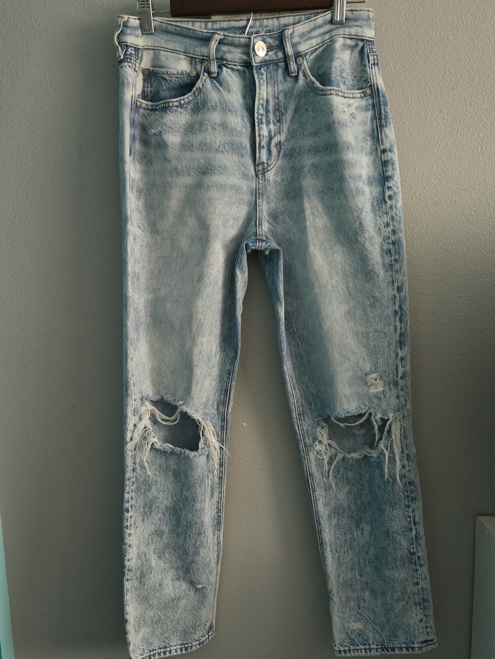 American Eagle Outfitters Light Blue Distressed Boyfriend Jeans